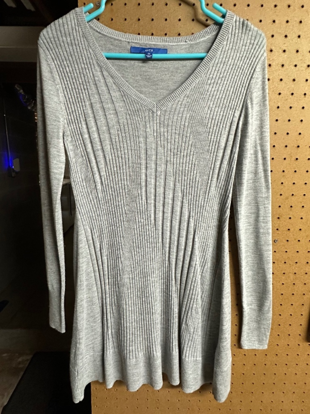 Apt. 9V-neck Tunic Sweater in Grey Size XS